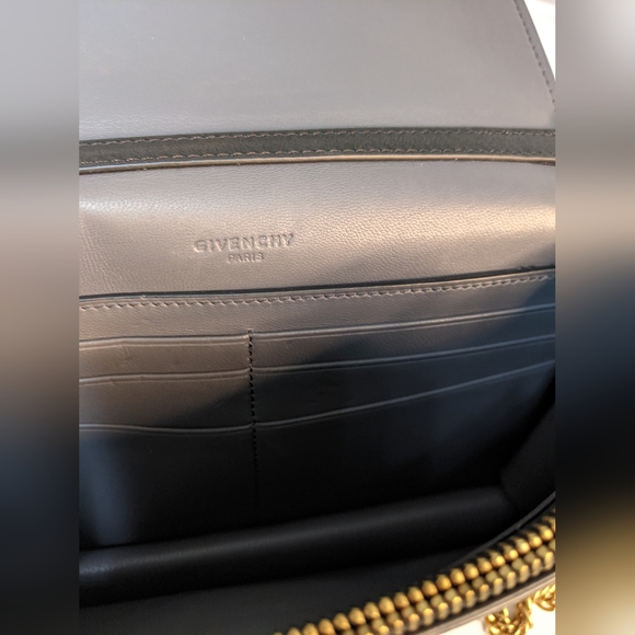 GIVENCHY WOC <<⬇️PRICE DROP⬇️>> - Picture 7 of 11